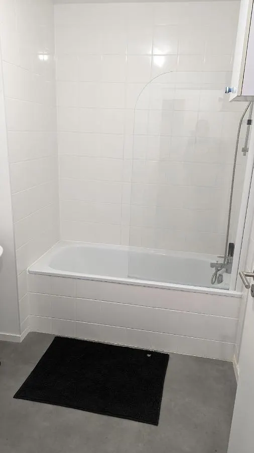 Chambre Dans Appartement Pres Du Roazhon Park Rennes France